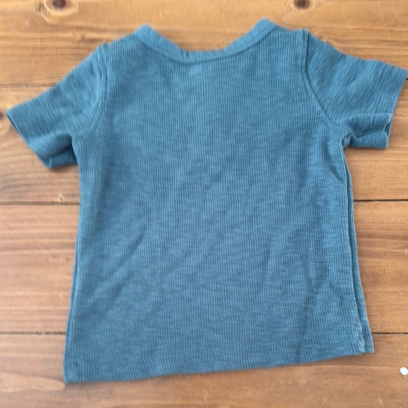Old Navy Blue Short Sleeve Tee boys 18-24 months - Picture 3 of 4